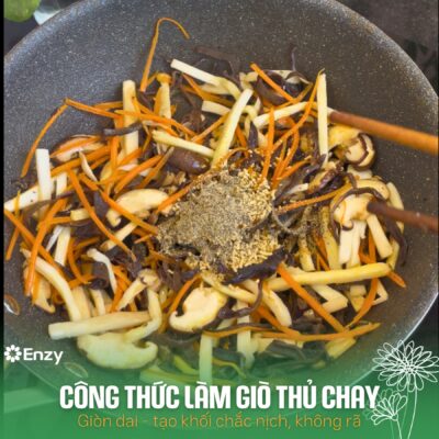 Giai đoạn xào nấm giò thủ chay chấm muối tiêu chanh